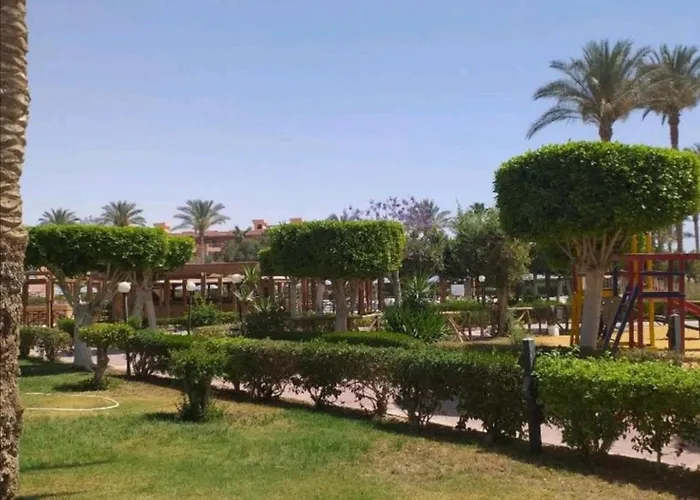 قرية بالميرا للعائلات فقط Ain Sukhna