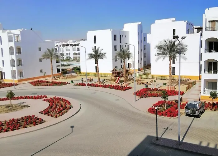 Chalet قرية بالميرا للعائلات فقط *