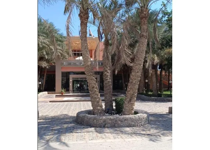 قرية بالميرا للعائلات فقط